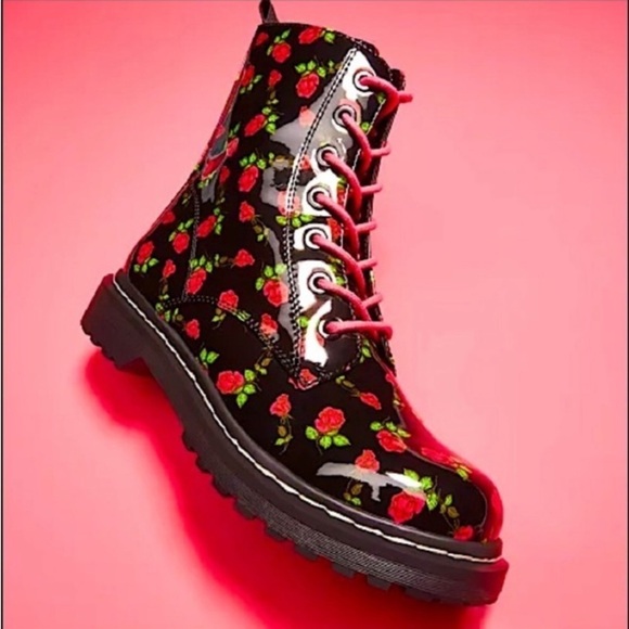 Betsey Johnson Floral Rose Combat Boot Patent Leather 8.5M Rocker Dark Princess - Picture 16 of 16